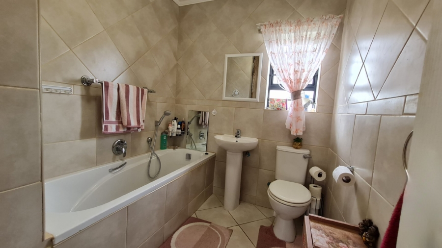 6 Bedroom Property for Sale in Dana Bay Western Cape